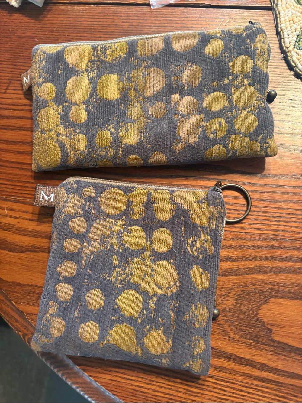 Textured Floral-Pattern Shoulder Bag in Brown and Gold - Picture 2 of 8